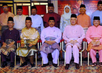 KEWAJARAN KELAB PESARA KANAN ‘BUANG UMNO’