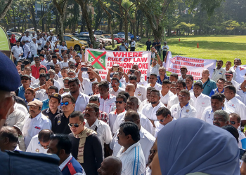 APA LAGI PEMANDU TEKSI MAHU?