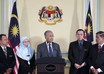 MAHATHIR TIDAK MEMPERCAYAI KEMAMPUAN MENTERINYA SENDIRI