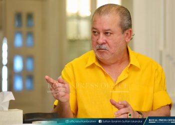 SULTAN JOHOR MURKA SURAT AHLI MAJLIS MBIB GUNA BAHASA CINA