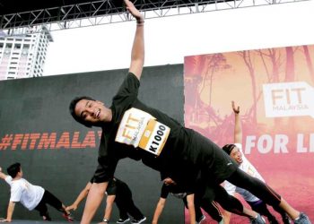 KHAIRY SALAHKAN ZAHID PUNCA MUSTAPA KELUAR UMNO