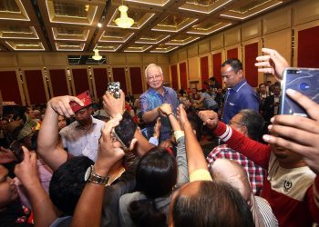 PANDANGAN KHAIRY DAN NAZRI BERSANDARKAN BERITA TIDAK TEPAT DAN NAKAL