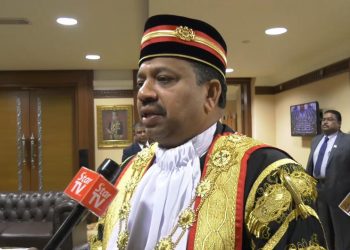 ANTARA KASUT HITAM, TOILET LGBT DAN SLIPPER DI KLIA