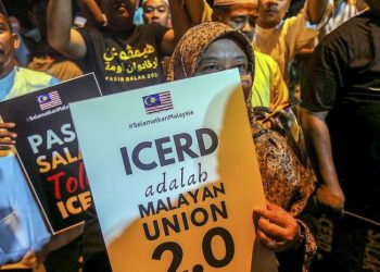 TEAM DR. MAHATHIR TAKUT KEPADA RALLY ANTI ICERD