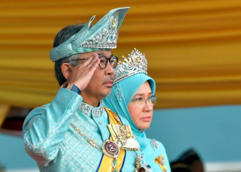 SULTAN ABDULLAH MELAFAZ SUMPAH YDP AGONG KE-16