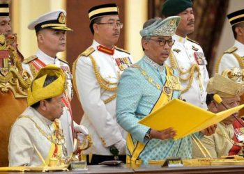 RAKYAT MENGHINA YDP AGONG WAJIB DIHUKUM KERAS DAN DICARI SEHINGGA KE LUBANG CACING