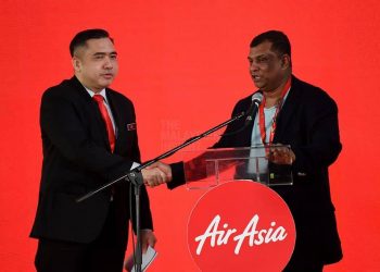 ANTHONY LOKE GUNA AIR ASIA UNTUK CARI PUBLISITI MURAHAN