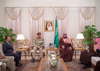 PUTERA MAHKOTA SAUDI BERTEMU KOMANDER TENTERA PAKISTAN