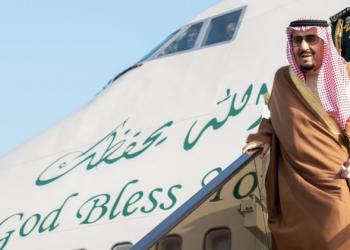 RAJA SALMAN TIBA DI MESIR UNTUK HADIRI SIDANG KEMUNCAK LIGA ARAB-EU