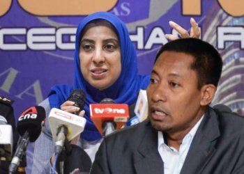 LATHEEFA KOYA LETAK JAWATAN, DASAR LUAR NEGARA TERJEJAS