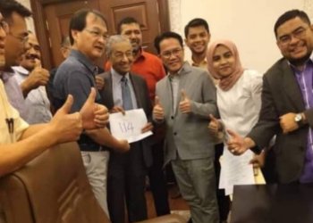 ADAKAH MAHATHIR SEDANG MENGGUNAKAN PH SEBAGAI BATU LONCATAN BELIAU?