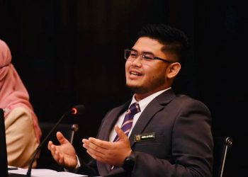 BEKERJA BERSAMA RAKYAT DALAM SEBUAH KELUARGA MALAYSIA
