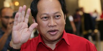 AHMAD MASLAN DILEPAS DAN DIBEBASKAN ATAS KEDUA-DUA PERTUDUHAN