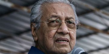 MAHATHIR SEDIH PEJUANG KALAH TERUK, INGIN FOKUS MENULIS BUKU