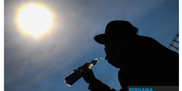 CUACA PANAS: KPM BENAR MURID, GURU PAKAI BAJU SUKAN