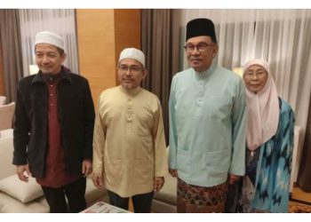 TIDAK PELIK ANWAR BERTEMU NIK ABDUH, NIK OMAR BERBANDING PERTEMUAN PAS-TUN MAHATHIR