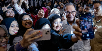 PERDANA MENTERI BANGKITKAN KEPERLUAN KURIKULUM BAHARU LIBAT TEKNOLOGI AI, IoT DI USIM