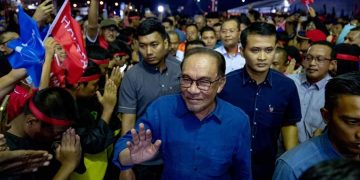ANWAR PERSOAL NARATIF PEMBANGKANG, CABAR BENTANG USUL UNDI TIDAK PERCAYA DI PARLIMEN