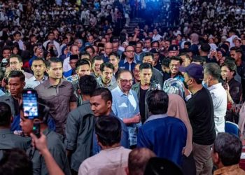 YAB PERDANA MENTERI MENYANTUNI MAHASISWA DI UUM SINTOK