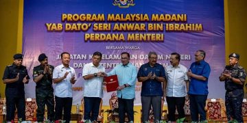 ANWAR, SAIFUDDIN BERTEMU WARGA KDN, BERI PERUNTUKAN TAMBAHAN RM200 JUTA