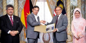 SAIFUDDIN BERTEMU PREMIER SARAWAK, BINCANG ISU PENDUDUK TANPA PENGENALAN DIRI