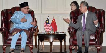 YAB PERDANA MENTERI RAI KUNJUNGAN WANG YI, PERKUKUH HUBUNGAN MALAYSIA-CHINA