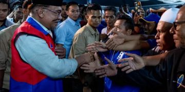 GUNA KUASA, MANDAT DIBERI UNTUK BANTU RAKYAT, BUKAN DIRI SENDIRI