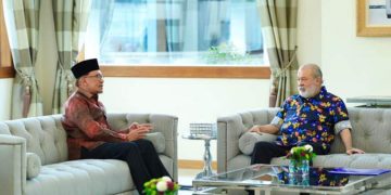 YAB PERDANA MENTERI DIPERKENAN MENGADAP SULTAN JOHOR DI ISTANA PELANGI