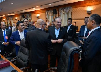 PERDANA MENTERI MEMPENGERUSIKAN MESYUARAT MAJLIS TANAH NEGARA (MTN) KE-82