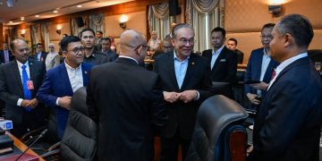 PERDANA MENTERI MEMPENGERUSIKAN MESYUARAT MAJLIS TANAH NEGARA (MTN) KE-82